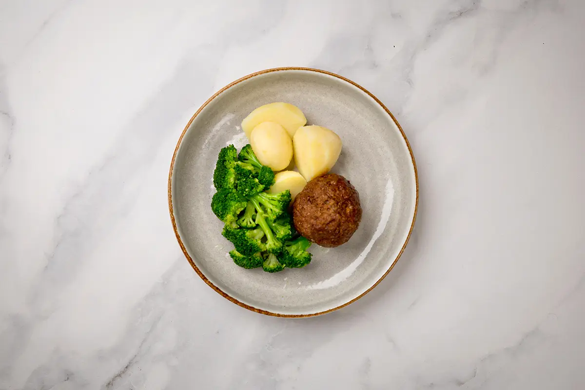 Aardappelen met broccoli en gehaktbal van De Vitaminebron