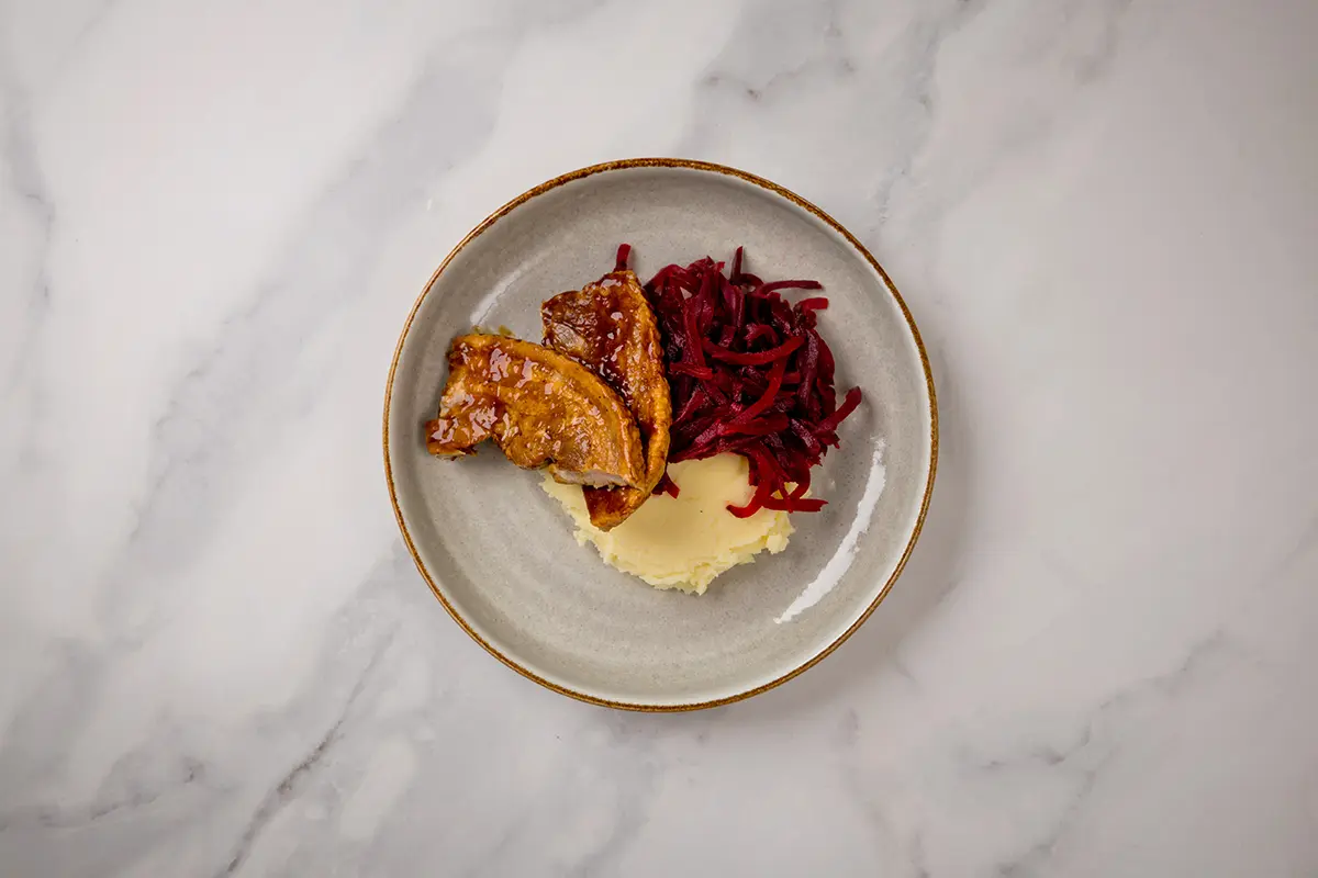 Aardappelpuree met rode bieten en speklap van De Vitaminebron