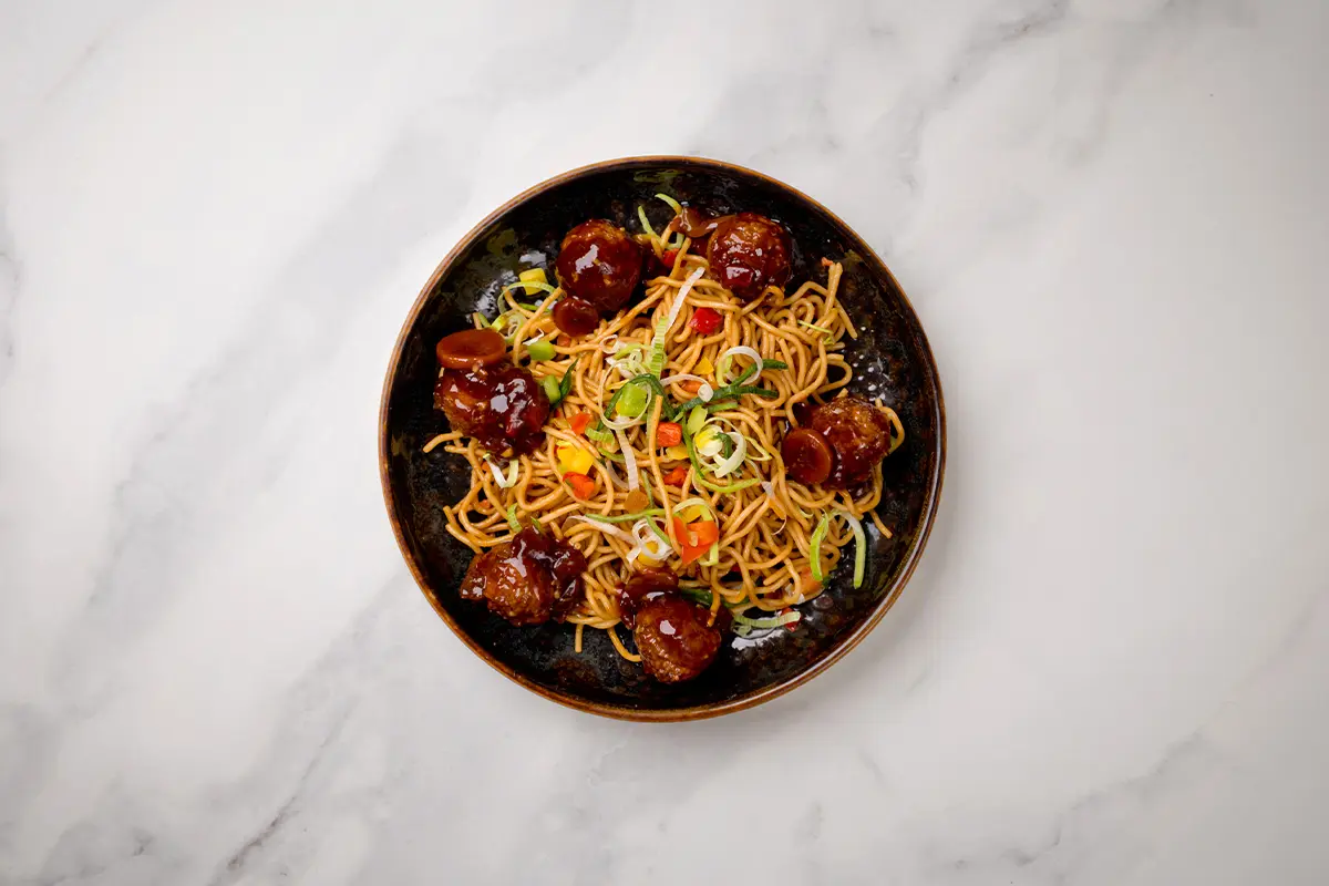 Surinaamse mie met gehaktballetjes in ketjap van De Vitaminebron